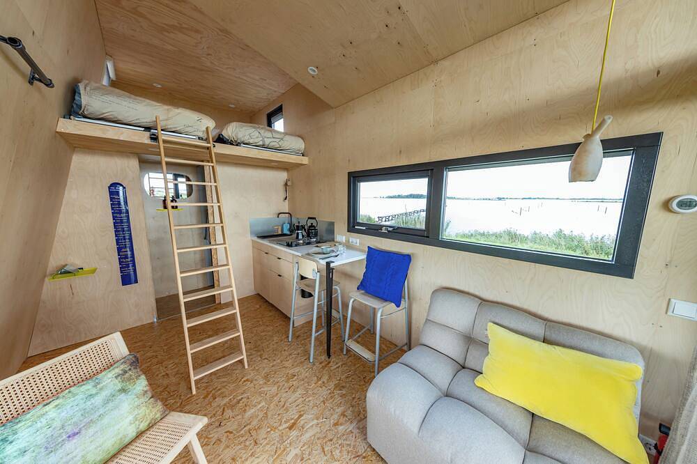 Sleeping on a Dike - Tiny House in Ijsselmeer