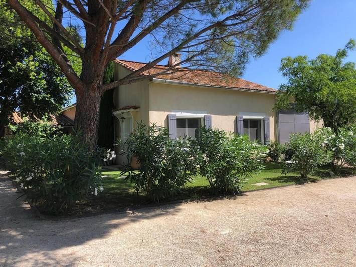 Maison d’hôte pour 2 personnes, avec piscine ainsi que terrasse et jardin à Arles - 3