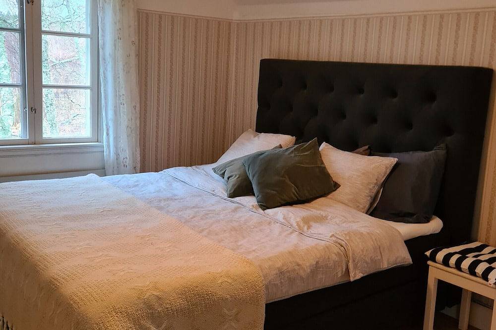 Auf einem Wassergrundstück mit eigenem Bootssteg in Norrköping, Vikbolandet