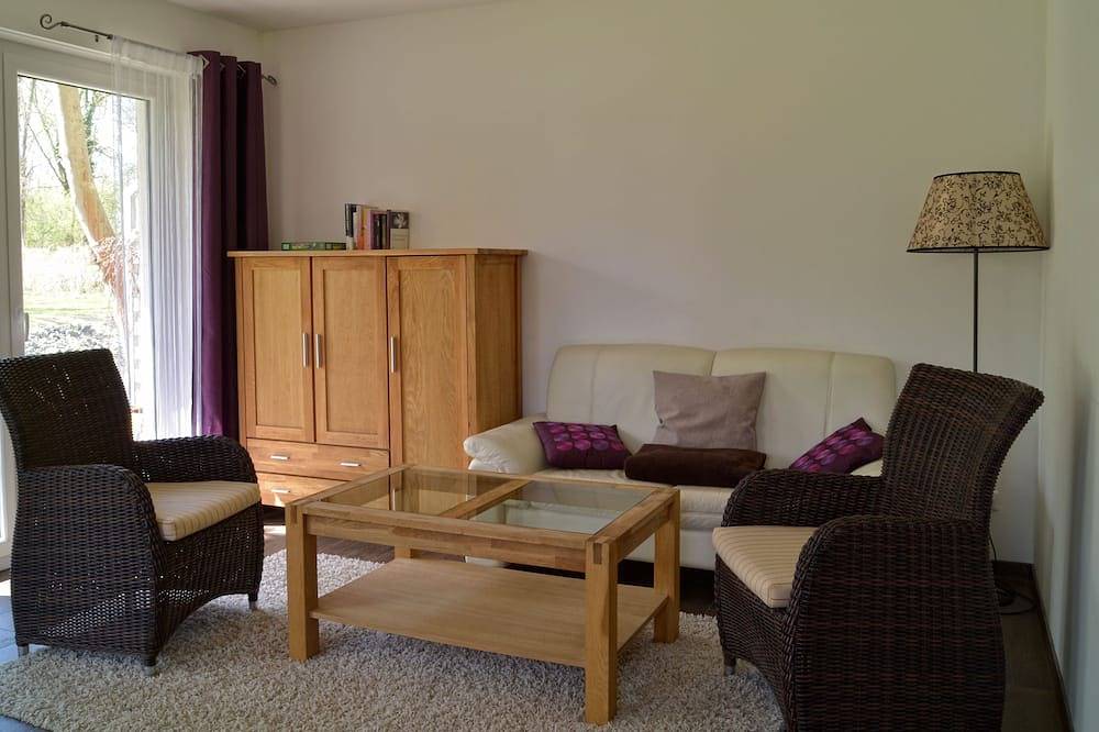 ***** Holiday house Seebrise complete, right on the lake in Storkower See, Storkow