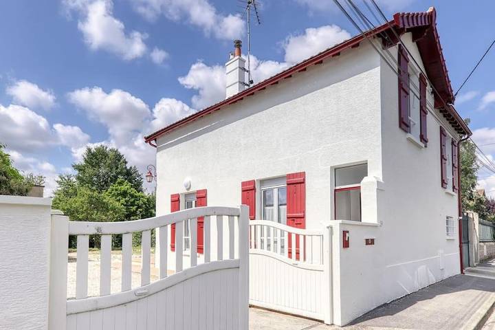 Location de vacances pour 10 personnes, avec Terrasse ainsi que Jardin et Vue à Esbly