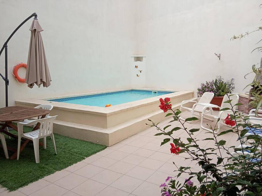 Appartement entier, The Valley Maisonette with private pool in M'scala in Marsaskala, Île de Malte