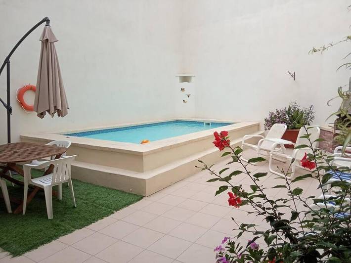 Appartement de vacances pour 7 personnes, avec piscine ainsi que jardin et jacuzzi