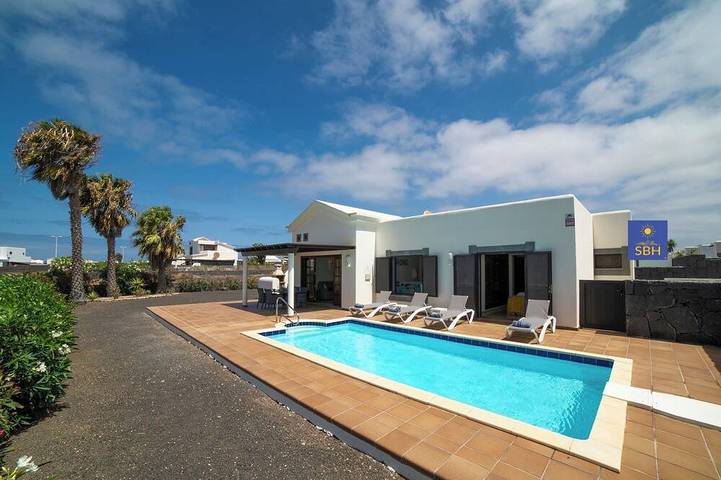 Villa for 4 people, with Hot tub in Faro Park