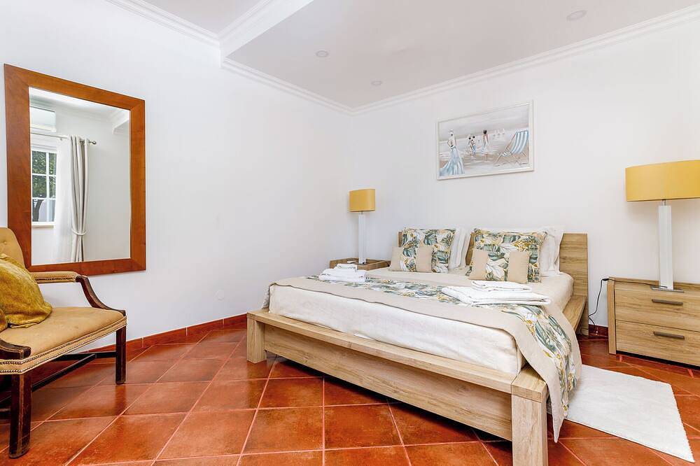 Atemberaubende -Villa mit Pool, Gehentfernung zum Strand & nahe Golfplätzen in Manta Rota, Parque Natural da Ria Formosa
