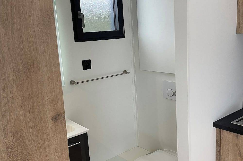 Logement de charme tout neuf et très bien équipé situé dans jardin privé. in Kingersheim, Région de Mulhouse