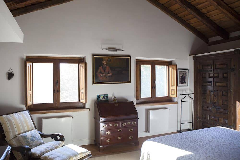 Casa de Campo a 19 km de Segovia con encanto y estilo piscina privada y jardin. in Sotosalbos, Provincia de Segovia
