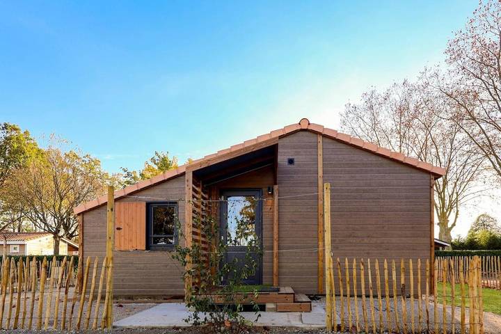 Gîte pour 6 personnes, avec piscine ainsi que terrasse et jardin à Rivières
