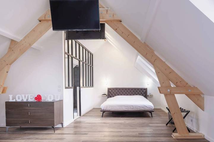 Villa Eau Loin with private spa and games room in Ver-sur-Launette, Oise
