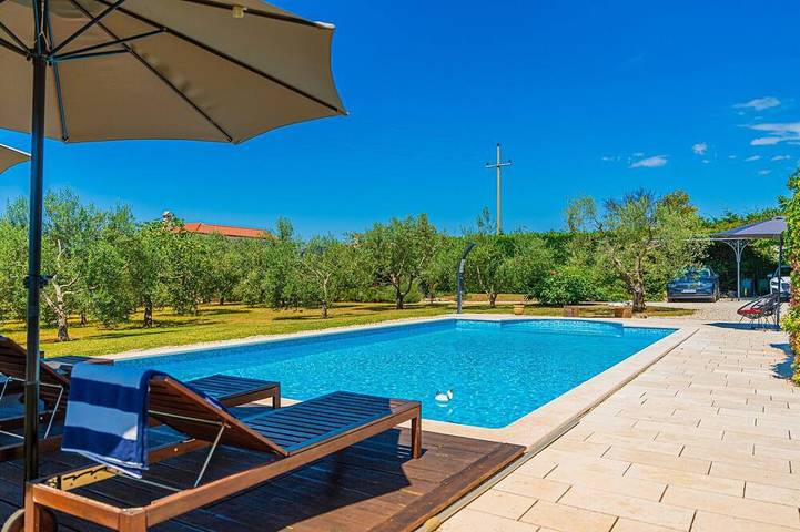 Ferienhaus für 9 Personen, mit Balkon und Garten sowie Sauna