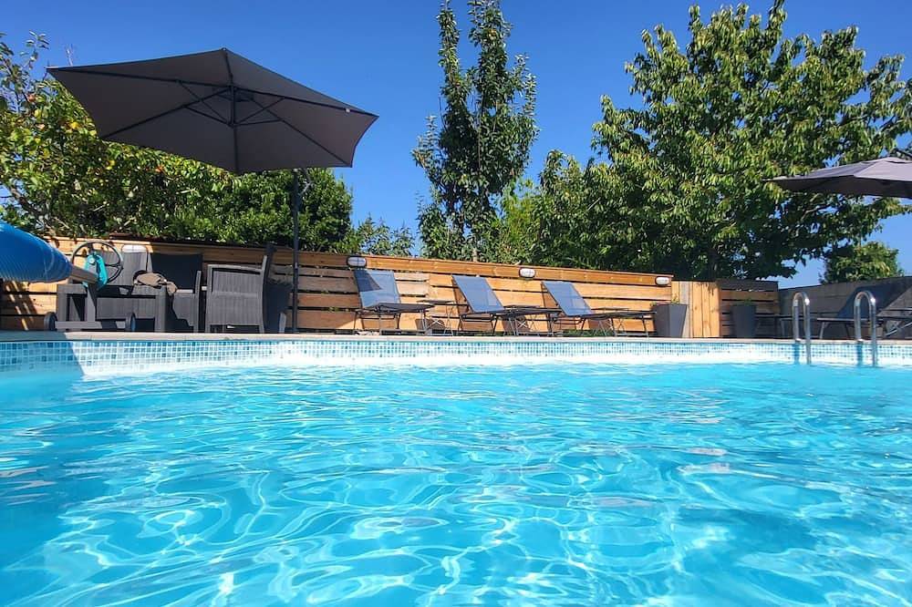 Two gites located side by side in a medieval village with heated pool sleeps in Bazoges-en-Pareds, Fontenay-le-Comte