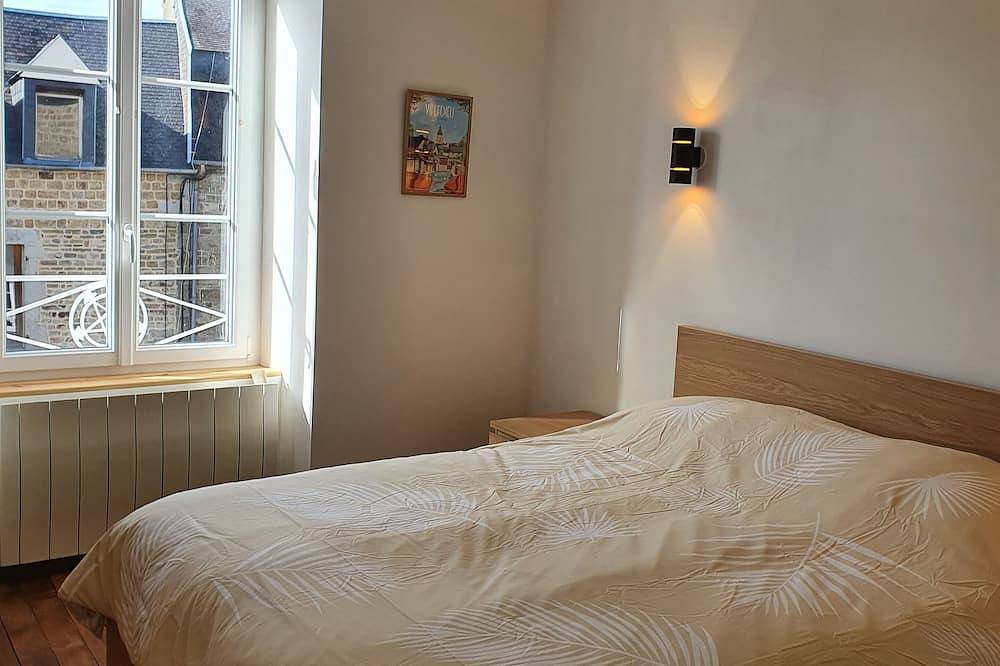 Apartamento entero, Fully furnished and equipped apartment in the courtyard of the Haut Manoir in Villedieu-les-Poêles, Côte de la Déroute