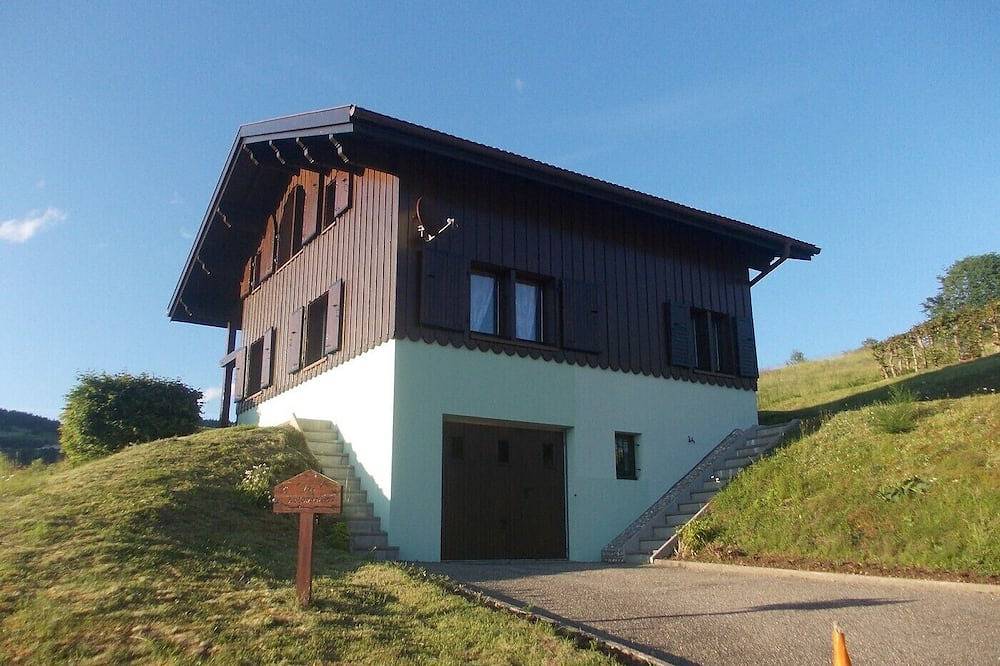 Comfortabel chalet in een rustige omgeving in de Hautes Vosges in Dennerie in Fresse-sur-Moselle, Épinal en omgeving