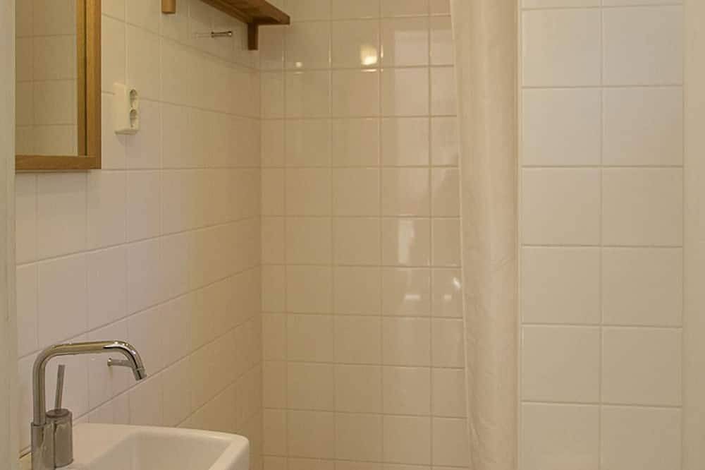 Own jetty by the sea, 18 km to Stockholm city in Kummelnäs, Nacka