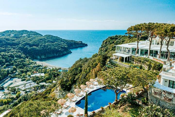 Hotel für 2 Personen, mit Balkon und Whirlpool sowie Terrasse und Garten