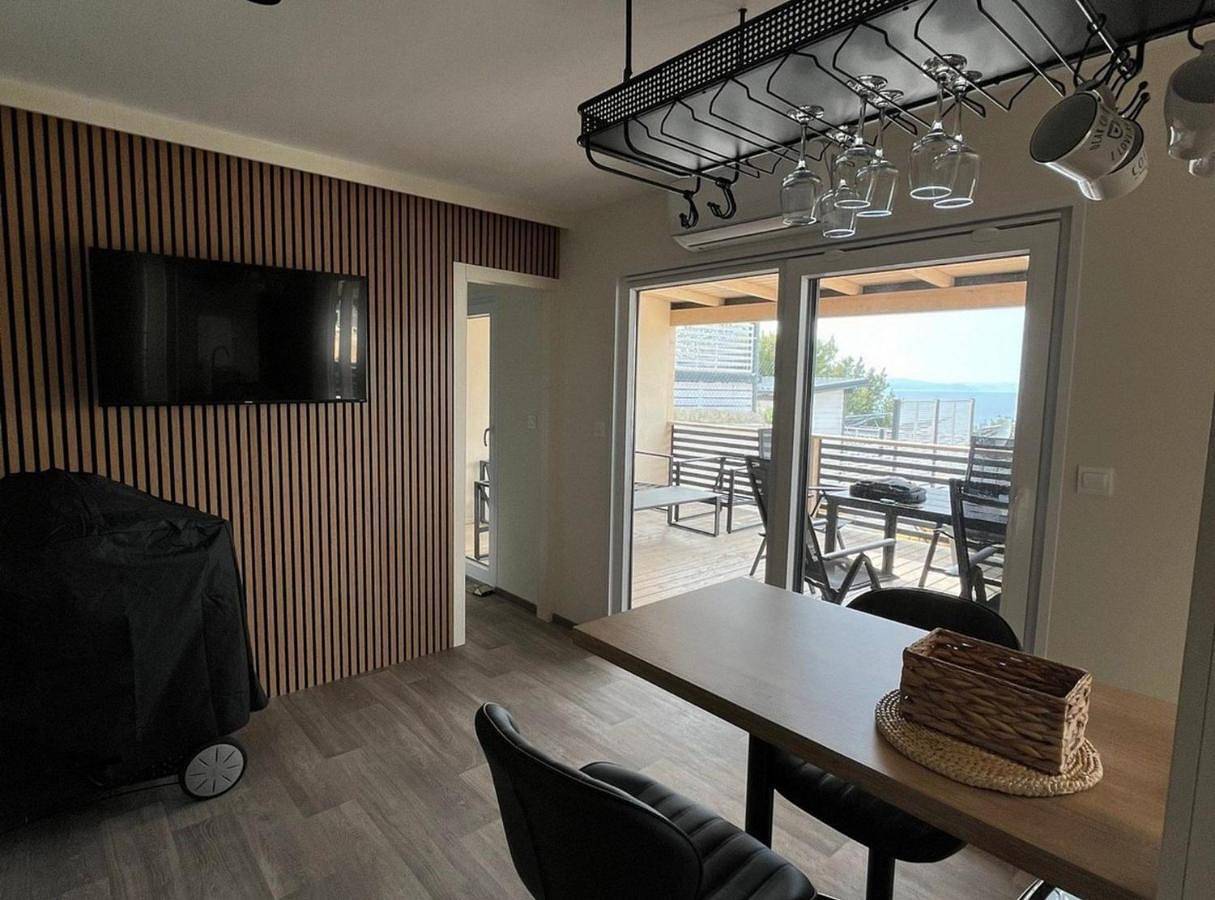 Tranquil Tides Drage Mobile Home with Terrace and Sea View in Drage (Pakoštane), Zadar