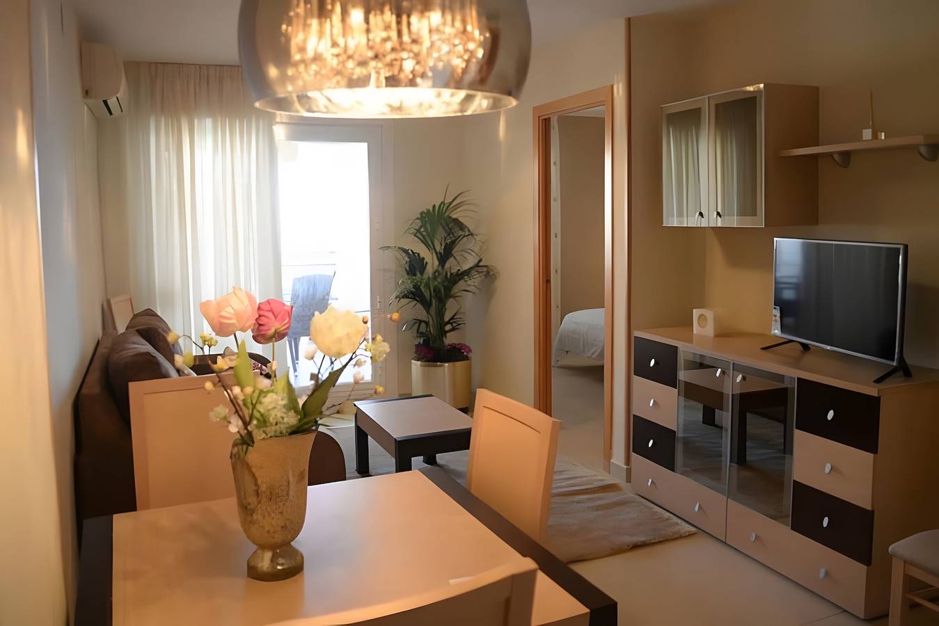 Apartamento entero, Apartamento 'Marinador Josmar' con vistas al mar, piscina compartida y aire acondicionado in Marina d'Or, Oropesa del Mar