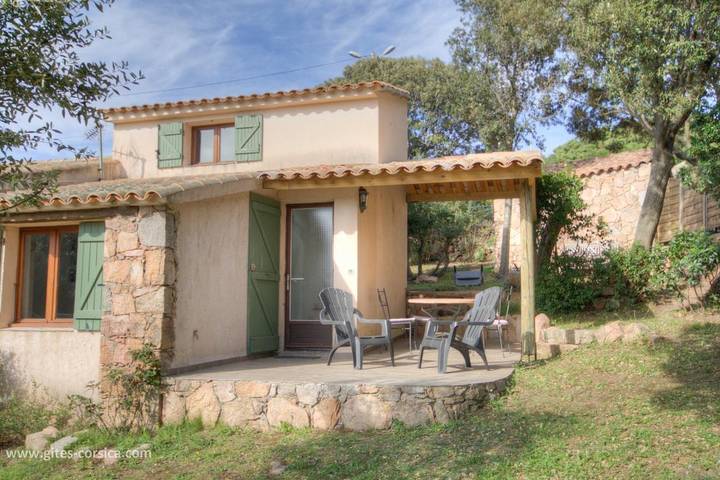 Gîte pour 2 personnes, avec Terrasse et Jardin ainsi que Piscine et Vue