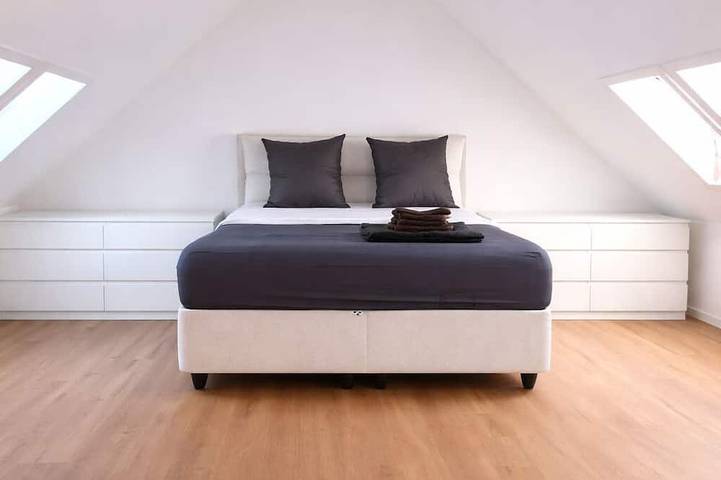 Ganze Wohnung, Maisonette Wohnung in Stadtvilla mit Parkplatz & Gym 3Sz in Düsseldorf, Düsseldorf und Umgebung