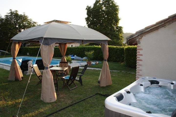 Location de vacances pour 5 personnes, avec jardin et piscine ainsi que sauna et vue à Castelnau-Montratier - 2