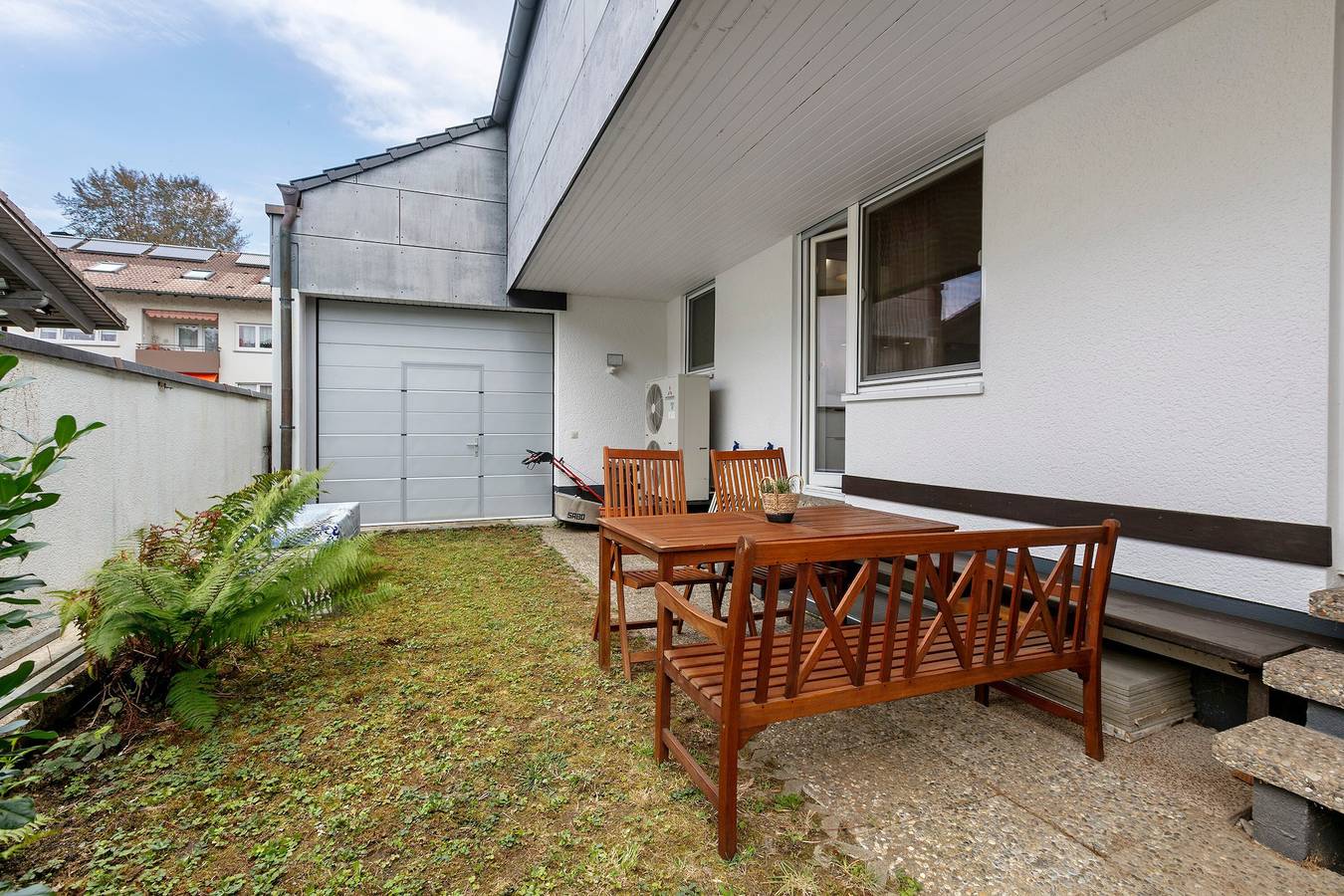 Hel lejlighed, Quiet Riverside Wallbach Apartment with Terrace, Ac, Washer, and Rhine View in Bad Säckingen, Syd-Sorteskoven