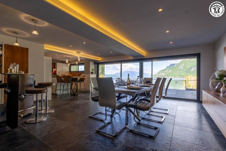 Gîte pour 6 personnes, avec terrasse à Brison-Saint-Innocent - 3