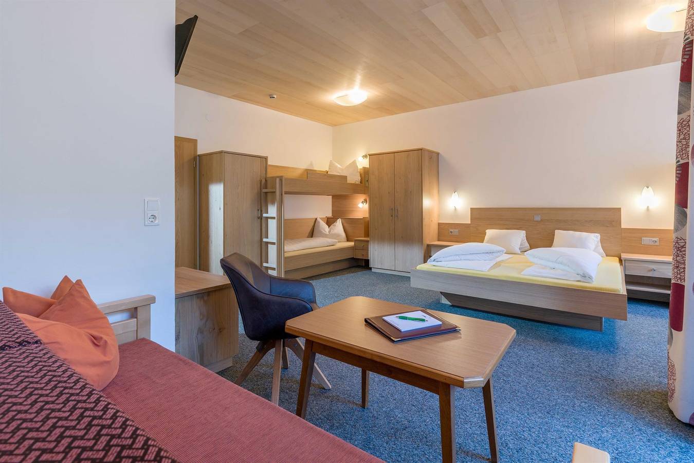 Doppelzimmer, Dusche, Wc, Balkon in Auffach, Wildschönau