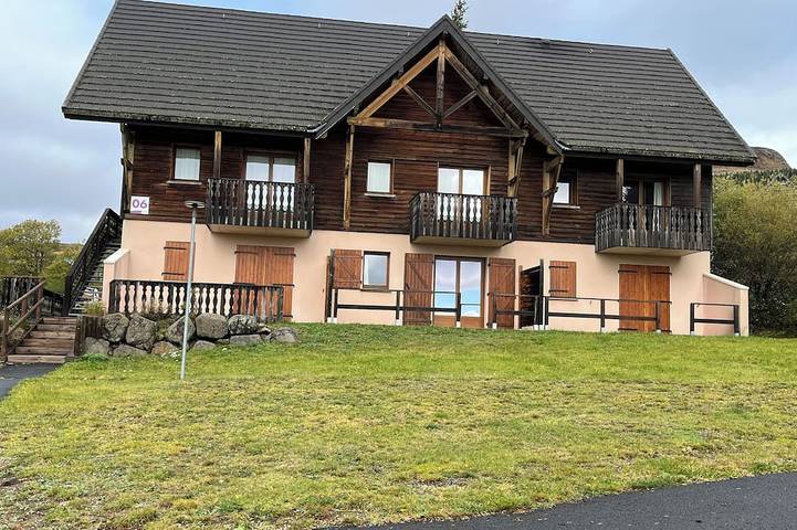 Location de vacances pour 6 personnes, avec piscine et terrasse dans Lac des Hermines