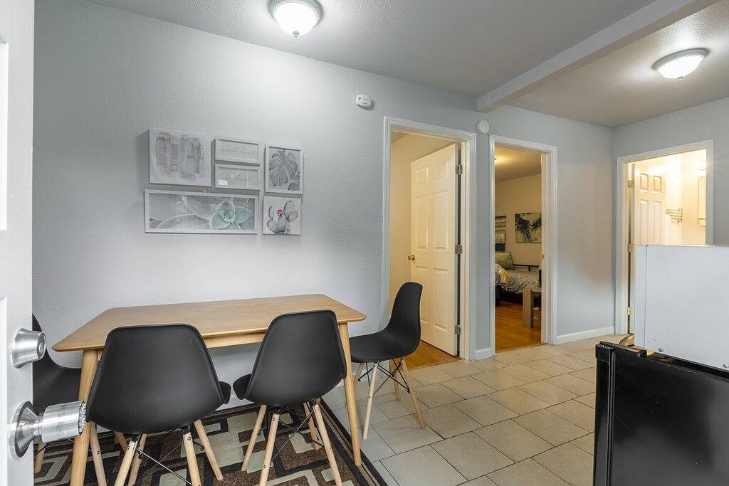 2Br Guest House | Downtown Redwood City | 10mins to Stanford/Palo Alto | Parking in Redwood City, Silicon Valley