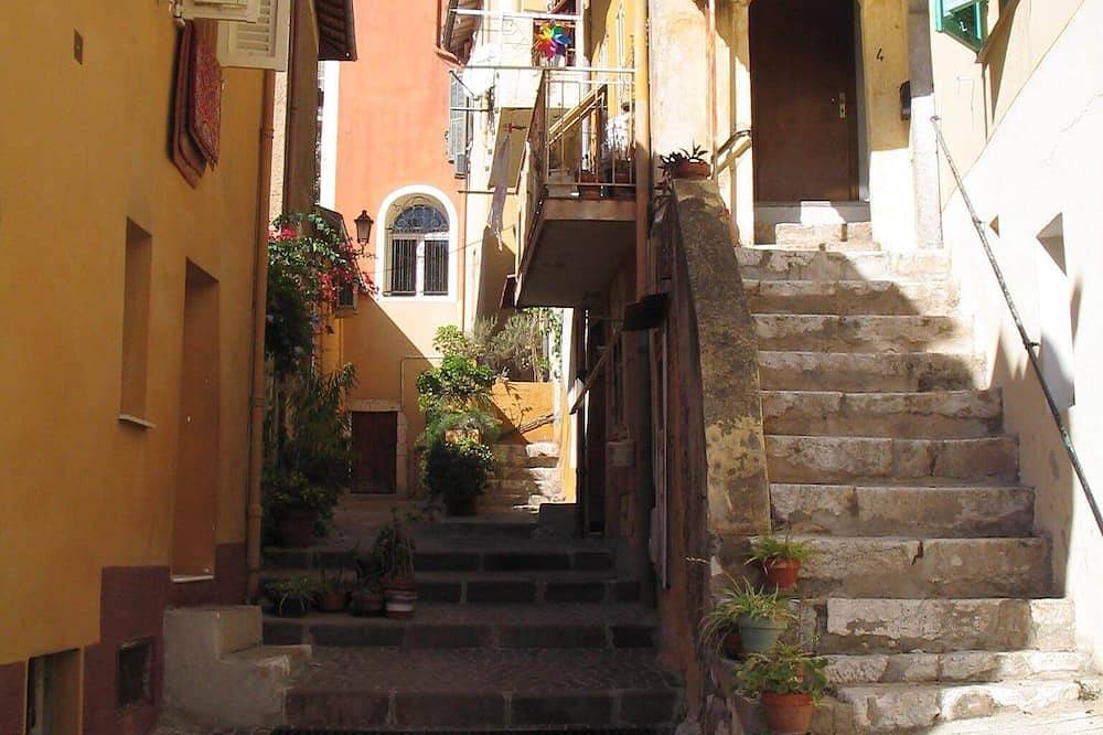 Apartamento entero, Amplio y encantador apartamento con terraza - muy céntrico en gl city in Villefranche-sur-Mer, Nizza Region