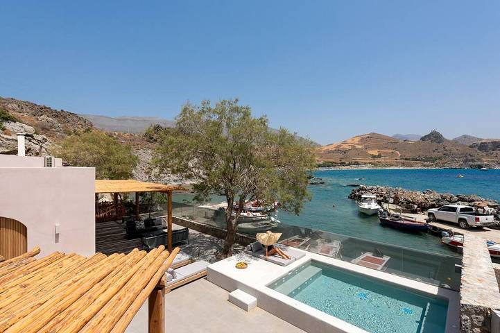 Vacation rental for 9 people, with terrace in Crete