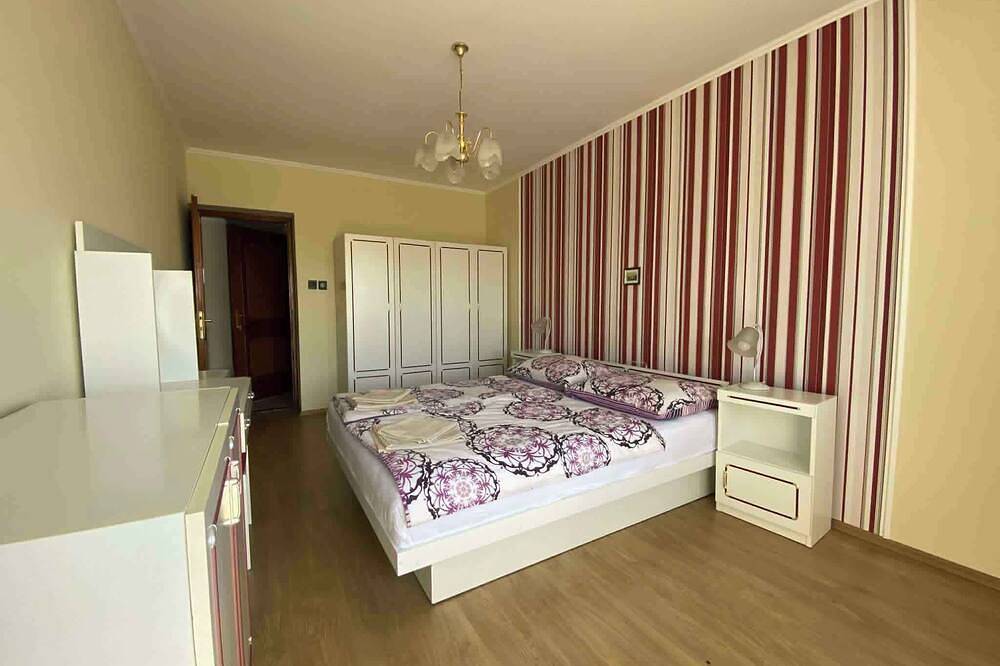 Ganze Wohnung, Ferienwohnung mit Sandkasten, Kinderspielplatz und Plantschbecken in Gyenesdias, Balaton Hochland Nationalpark