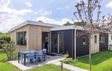 Ferienhaus für 8 Personen, mit Garten und Pool sowie Terrasse in Zeeland