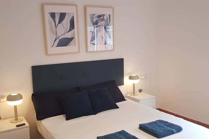 Entire apartment, Spacious Downtown Apartment in Distrito Centro (Gijón), Gijón