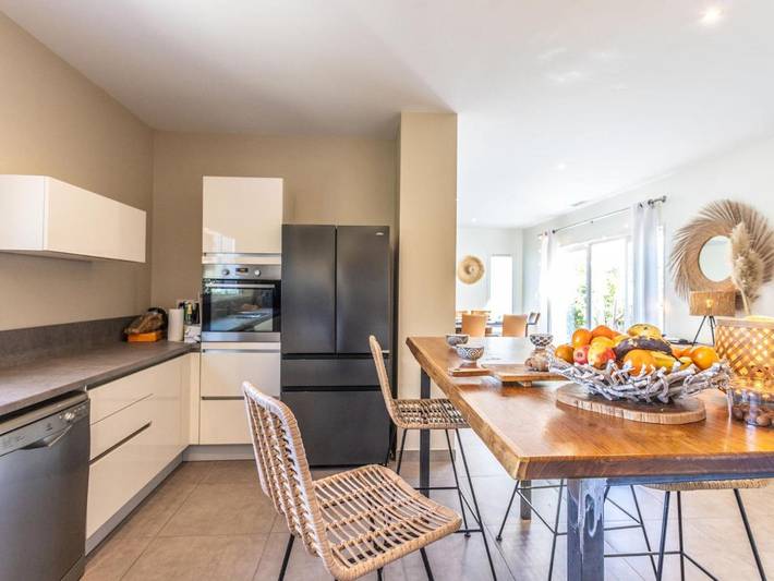 Location de vacances pour 8 personnes, avec piscine ainsi que jardin et terrasse à Boujan-sur-Libron - 2