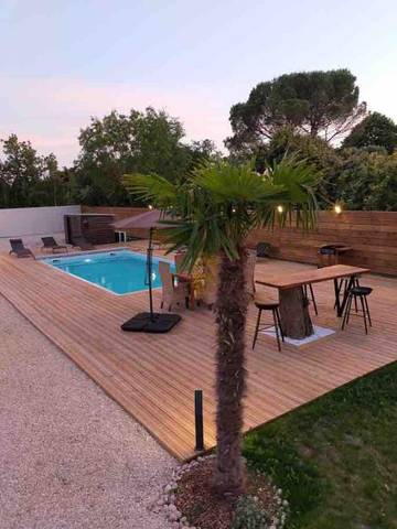 Location de vacances pour 10 personnes, avec terrasse et piscine à Saint-Vivien