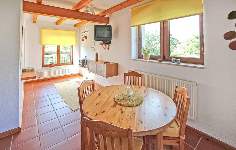 Ganze Ferienwohnung, Rückzugsort mit Seeblick: Gemütliches Apartment mit Parkplatz und TV in Roggentin (Mirow), Mirow