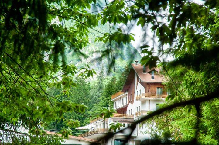 Hôtel, avec Balcon et Terrasse ainsi que Jardin et Vue à Ormea