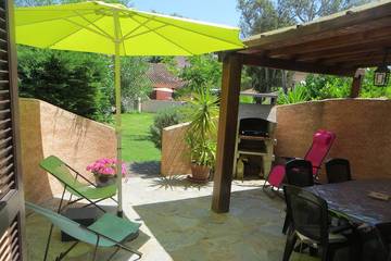 Cottage pour 5 personnes, avec terrasse ainsi que jardin et piscine à Santa-Maria-Poggio