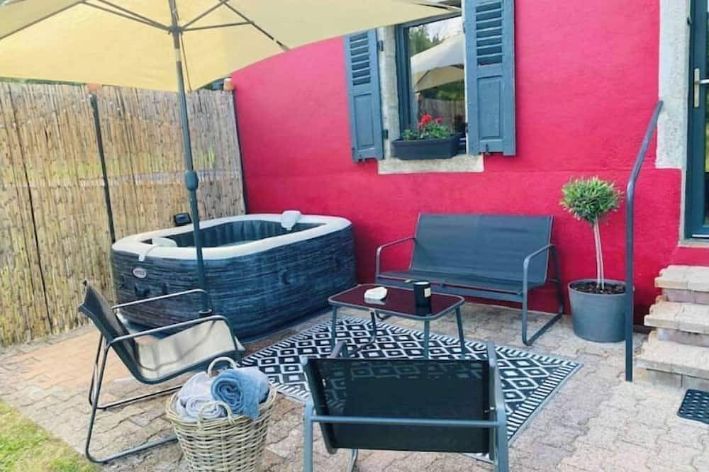 Appartement entier, Gîte de la maison rouge in Cunlhat, Parc Naturel Régional Livradois-Forez