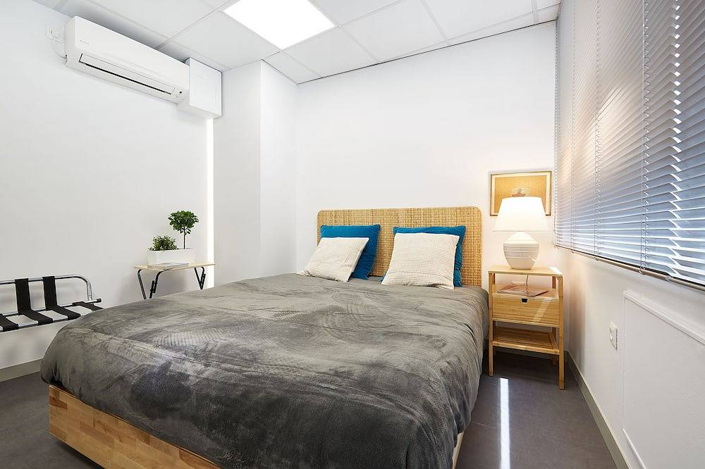 Entire apartment, Urban 4 Bedroom Modern Apartment in the heart of Athens in Central Section of Athens, Athens