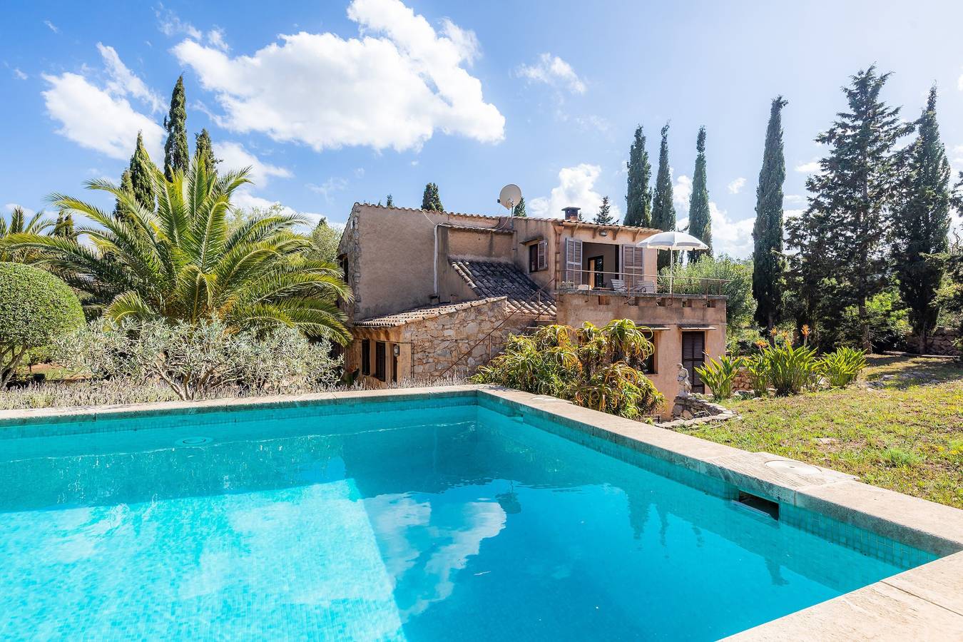 Casa rurale "Finca Bona Feina" con vista sulle montagne, piscina, terrazze e balcone in Artà, Maiorca orientale