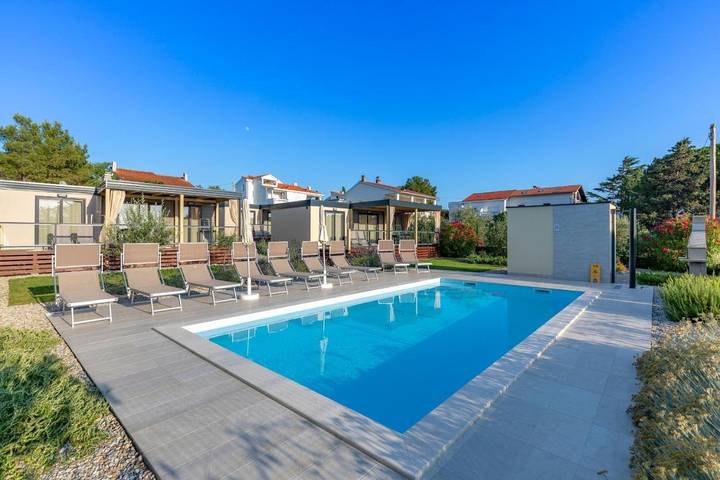 Camping für 6 Personen, mit Balkon und Terrasse sowie Garten und Pool auf Krk - 3