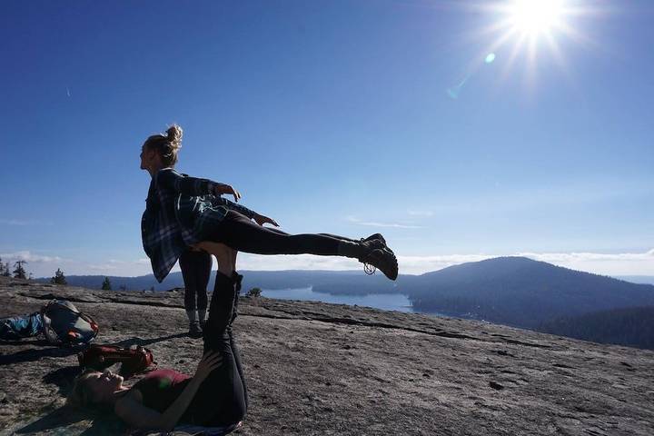 Vacation rental for 20 people, with hot tub and yard in Shaver Lake