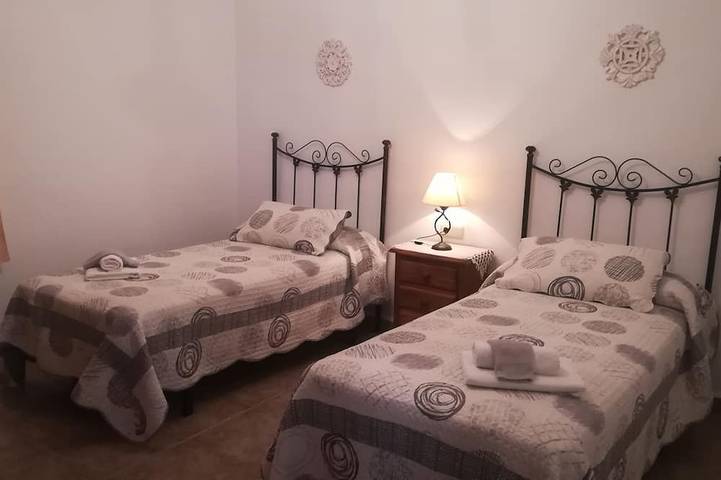 Villa de campagne, près de Frigiliana, vues fantastiques, petite piscine privée. in Frigiliana Road, Frigiliana