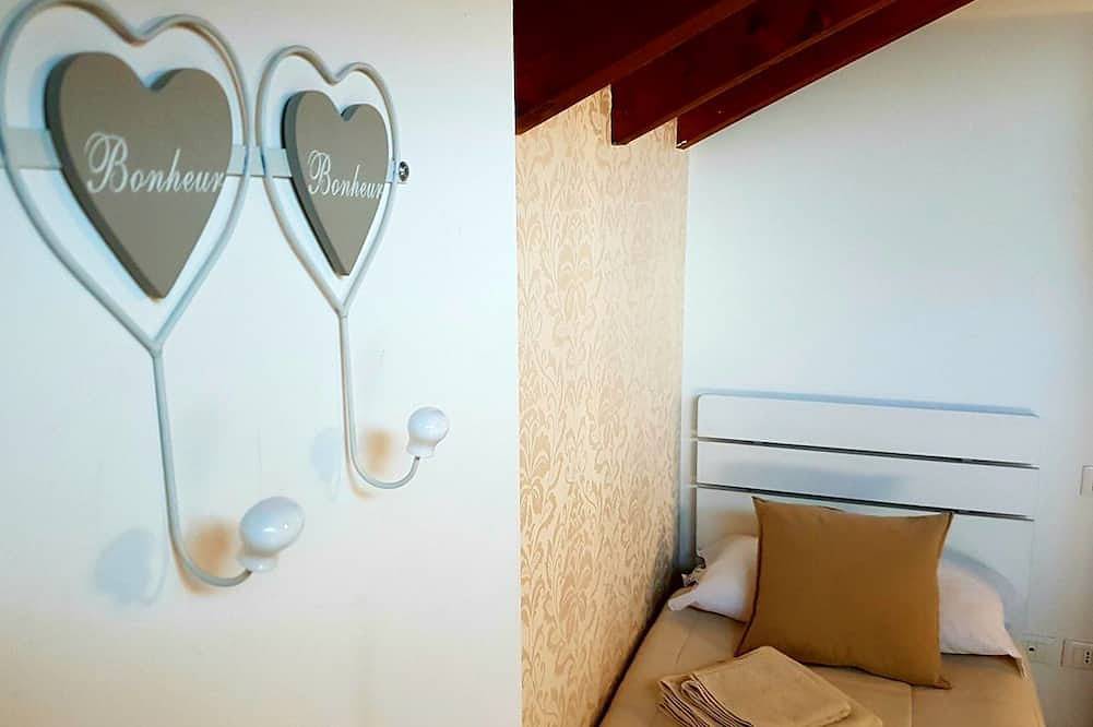 Single Room Shared Bathroom in Donizetti Royal Attic in Bergamo, Bergamo Province