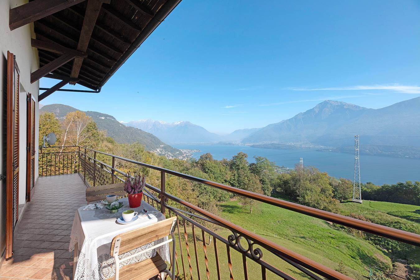Casa Vacanze 'Giuly' con Vista al Lago, Terraza Privada y Wi-Fi in Municipio de Stazzona, Lago de Como