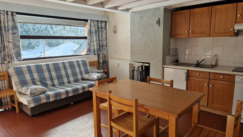Gîte pour 6 personnes, avec terrasse et vue sur le lac à Campan - 2