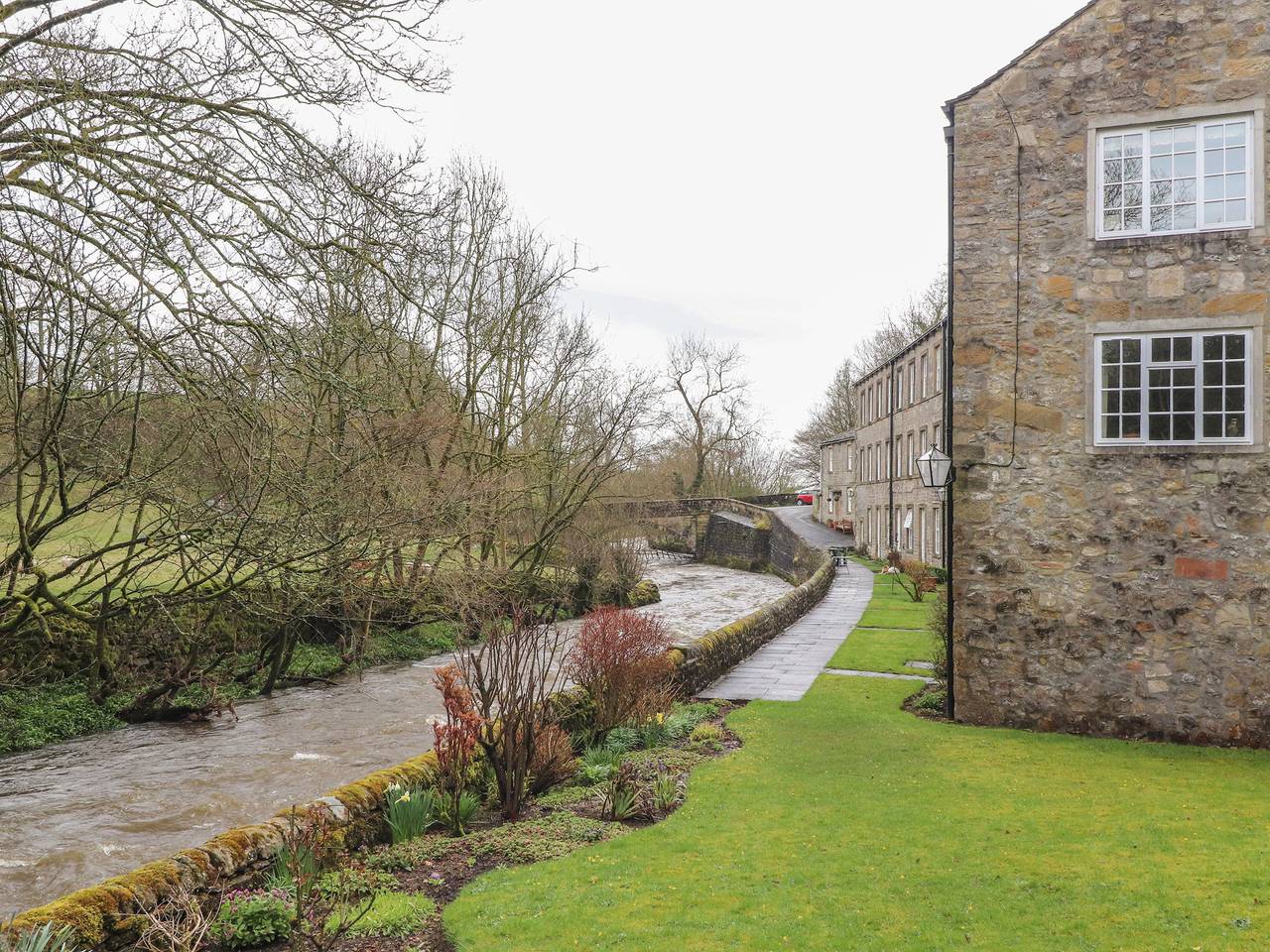 Entire apartment, 9 Riverside Walk in Airton, Yorkshire Dales National Park
