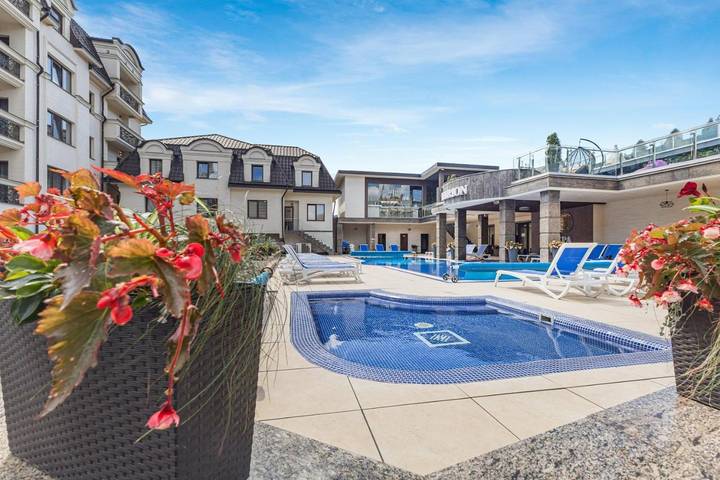 Appartement de vacances pour 3 personnes, avec Balcon et Jacuzzi ainsi que Bassin pour enfant et Piscine